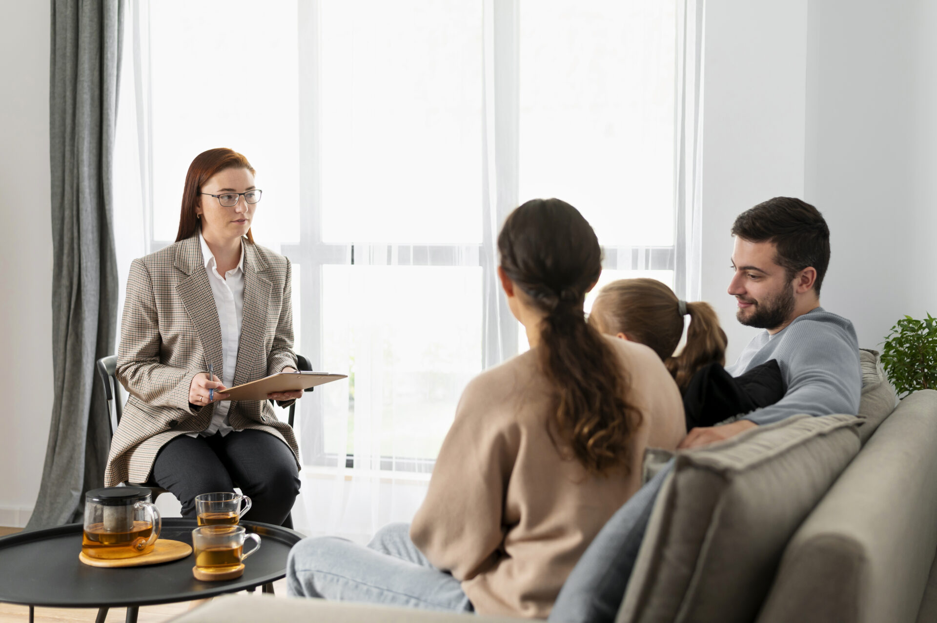 medium-shot-family-discussing-with-therapist